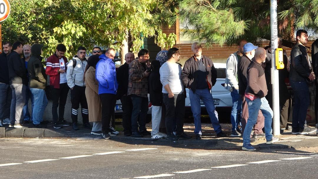  Tüm Türkiye den gelen oldu  Geceden nöbet tutan bile var, yüzde 90 lık indirim izdiham yarattı: Kuyruğun sonu görünmedi 2
