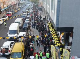 'Tüm Türkiye'den gelen oldu' Geceden nöbet tutan bile var, yüzde 90'lık indirim izdiham yarattı: Kuyruğun sonu görünmedi