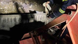 Siirt’te kanala düşen inek kurtarıldı