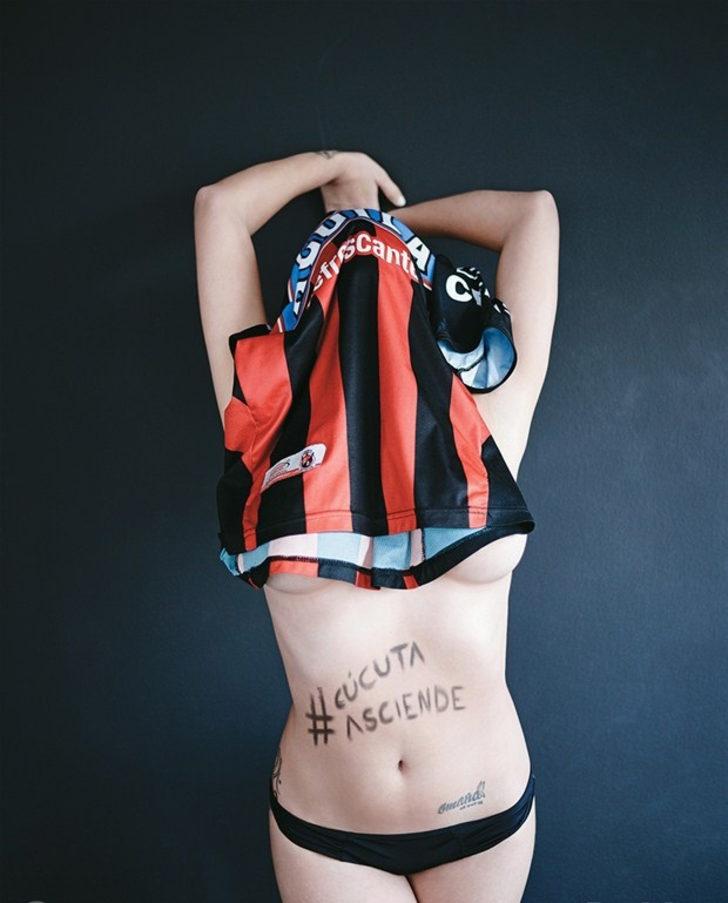 Seksi Gazeteci Takımı İçin Soyundu G2