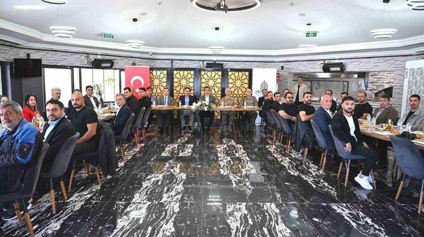 Vali Karakaya basınla bir araya geldi