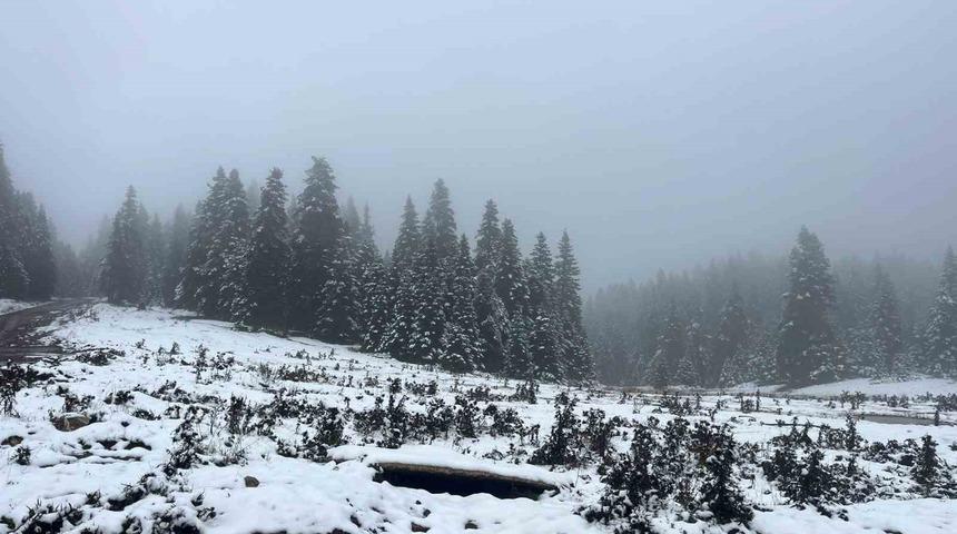 Bolu’nun yüksekleri beyaz örtüyle kaplandı