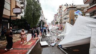 Mersin'de sağanak ve şiddetli rüzgar etkili oldu! Toroslar'da bazı ağaçlar devrildi