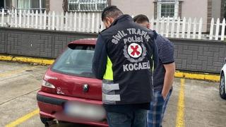 Düğün konvoyunda gürültü yapan araç trafikten men edildi