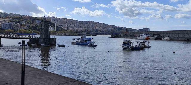 Zonguldak Limanı sarı renge boyandı 1