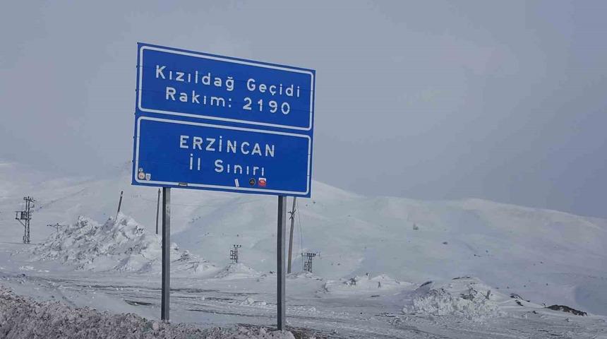 Erzincan’ın yüksek kesimlerinde kar yağışı etkili oldu