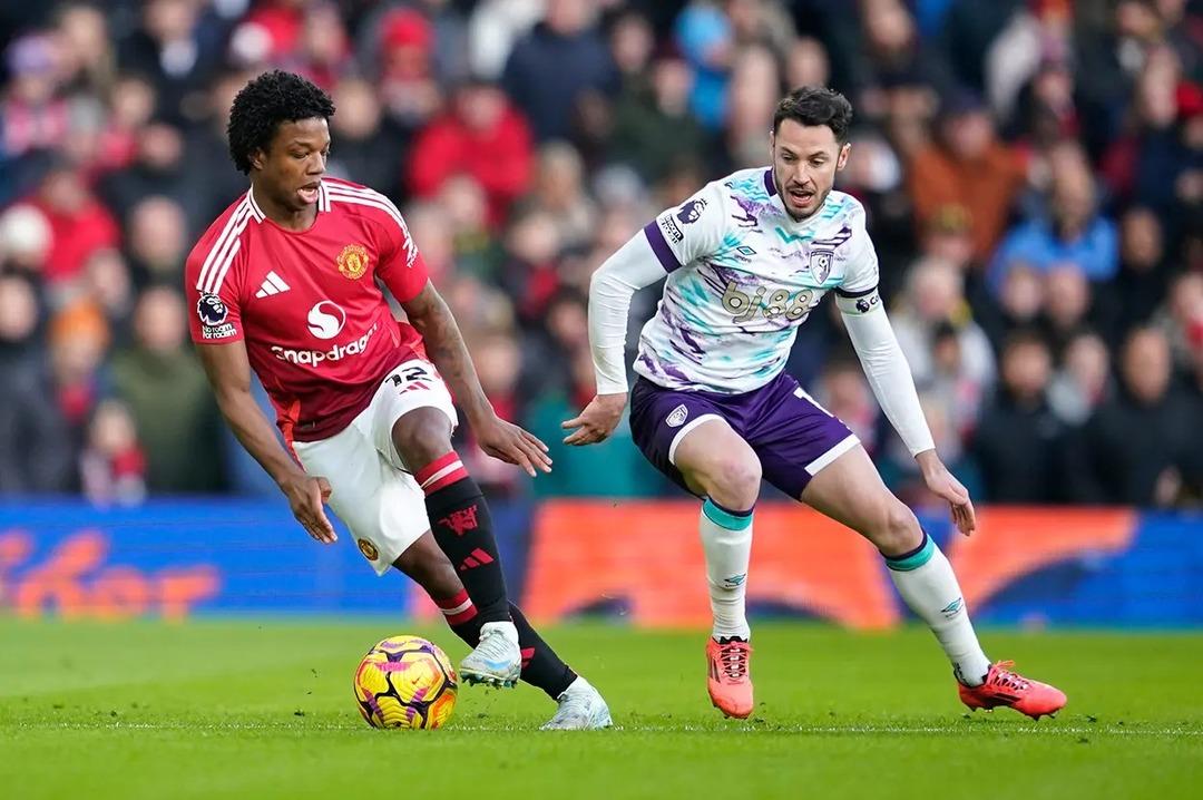 İngilizler Galatasaray ın transfer hedefini duyurdu! İngiliz devi Manchester United dan bedelsiz kadroya katmak isteniyor... 3