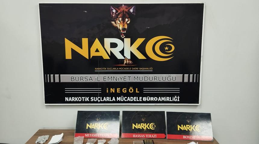 Bursa'da uyuşturucu ele geçirilen araçtaki 2 kişi tutuklandı