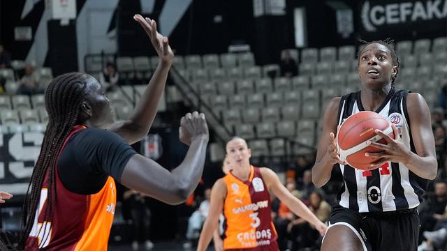 Kadınlar Basketbol Ligi'nde Galatasaray Çağdaş Faktoring deplasmanda Beşiktaş BOA'yı yendi...