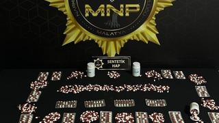 Malatya'da 898 adet uyuşturucu hap ele geçirildi: 2 gözaltı