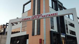 Motosikletli şahıs, araçtan indirdiği kadını bıçaklayıp kaçtı