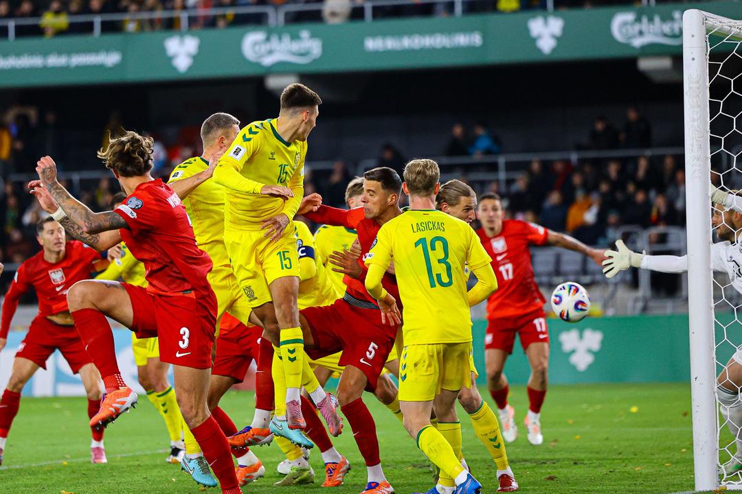 Fenerbahçe nin yıldızı Sebastian Szymanski, kornerden gol attı! Yeşil sahalarda ender görülen anlardan... 1