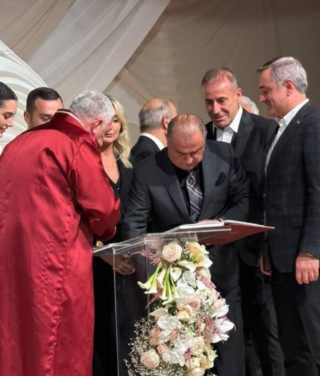 İstanbulspor Başkanı Ecmel Sarıalioğlu’nun oğlu Ömer Sarıalioğlu nun nikah töreni ünlüler geçidi oldu! Fatih Terim den şahitlik... 1