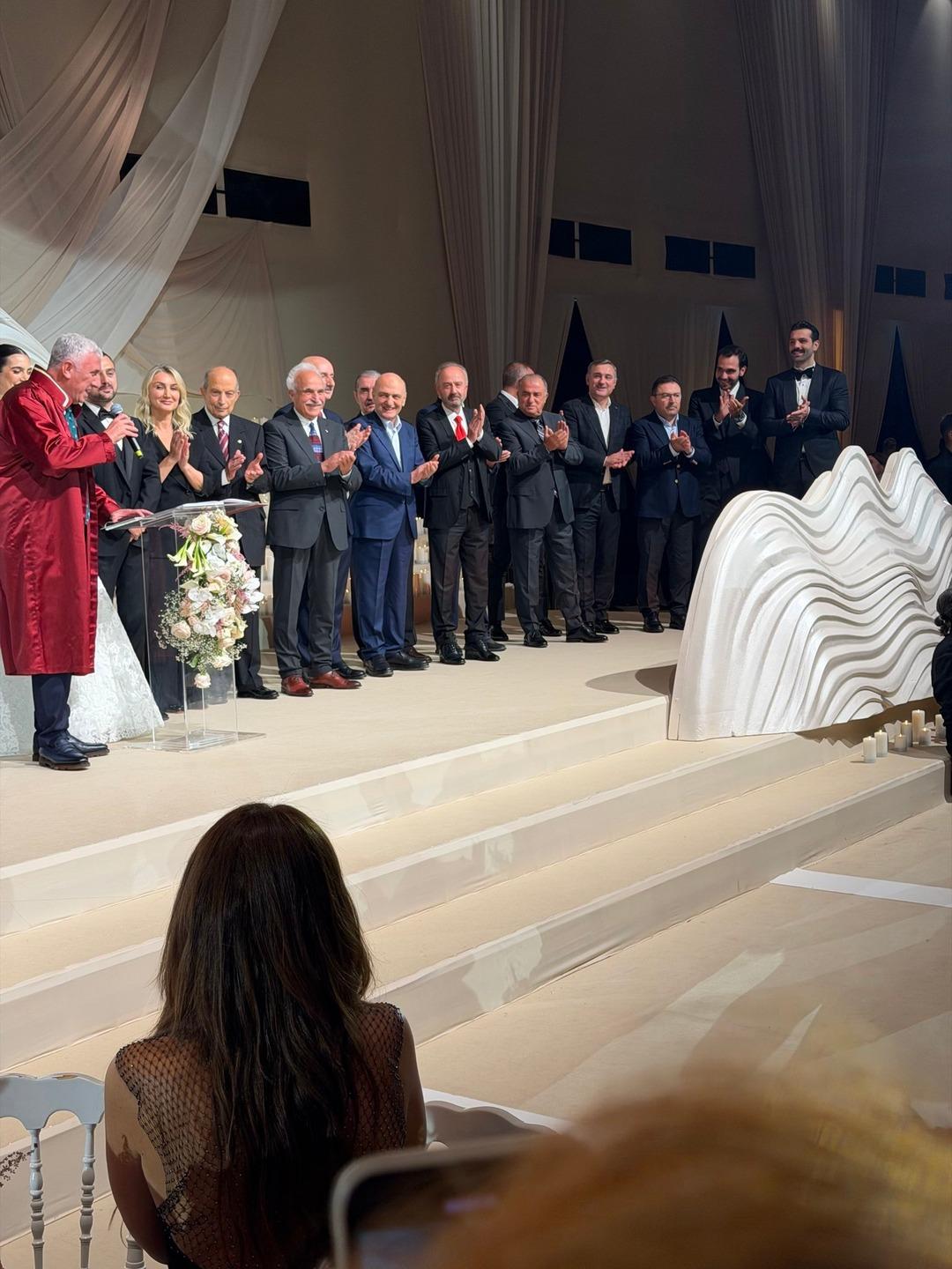 İstanbulspor Başkanı Ecmel Sarıalioğlu’nun oğlu Ömer Sarıalioğlu nun nikah töreni ünlüler geçidi oldu! Fatih Terim den şahitlik... 3