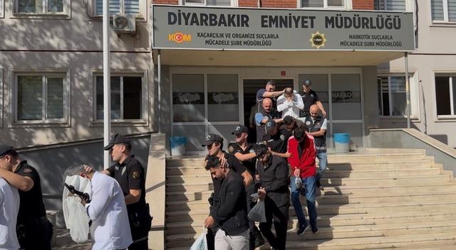 Diyarbakır merkezli 12 ilde silah kaçakçılığı operasyonu: 78 kişi gözaltına alındı 5
