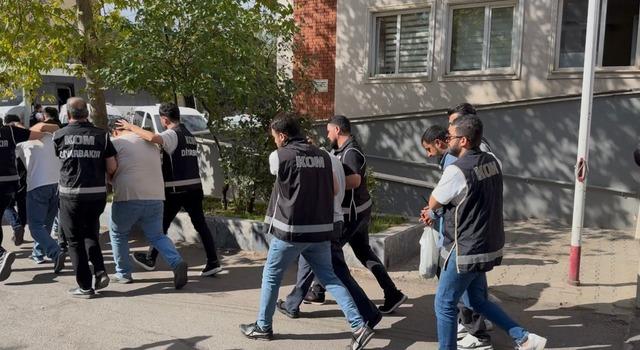 Diyarbakır merkezli 12 ilde silah kaçakçılığı operasyonu: 78 kişi gözaltına alındı 4