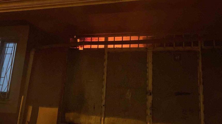 Siirt’te gıda malzemelerinin bulunduğu depo küle döndü