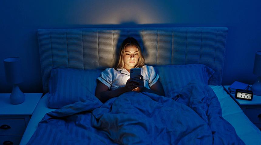 Dijital bağımlılık çığ gibi büyüyor: 77 milyona yaklaştı! Geceleri telefonsuz yatağa girmeyenler dikkat: "Ölümcül sonuçları var" 