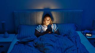 Dijital bağımlılık çığ gibi büyüyor: 77 milyona yaklaştı! Geceleri telefonsuz yatağa girmeyenler dikkat: Ölümcül sonuçları var 