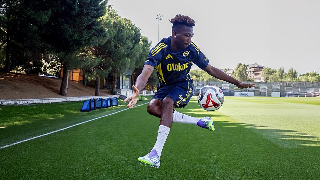 İbrahim Seten den olay iddia! Jose Mourinho nun Okan Buruk un burnunu sıkmasına İrfan Can Kahveci den çarpıcı hareket!   Bu deli...   2