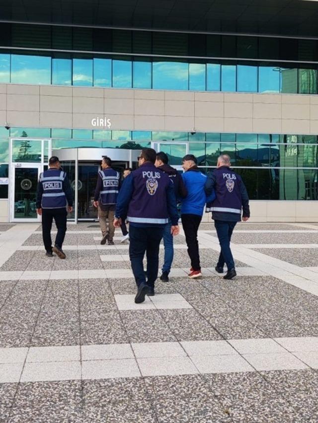 Bolu’da çeşitli suçlardan aranan 4 kişi tutuklandı 2