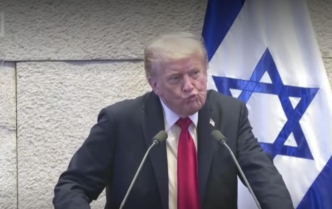 Son dakika: ABD Başkanı Trump, İsrail Meclisi nde konuşurken protestoya uğradı! Filistin ve soykırım pankartı açtı... 6