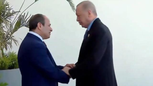 Son dakika | Erdoğan'ı kapıda karşıladı! Mısır'da dikkat çeken anlar... Dünya liderleriyle peş peşe temaslar