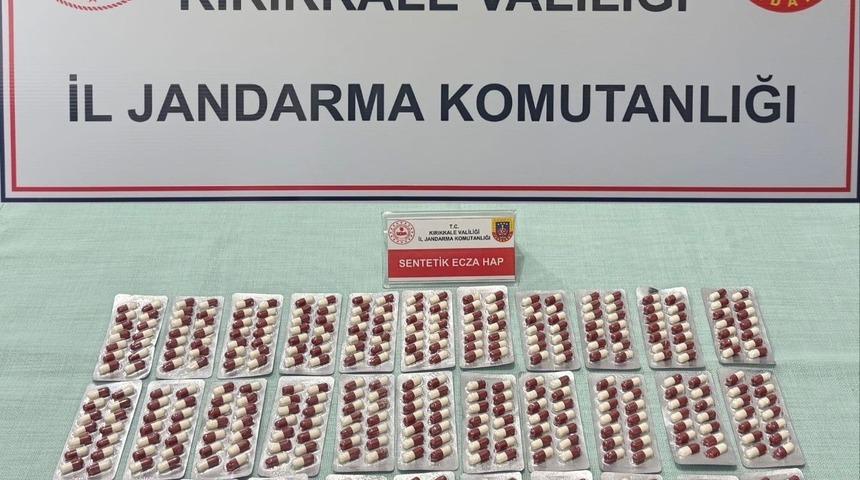 Kırıkkale’de şüpheli şahısların üzerinden uyuşturucu hap ele geçirildi