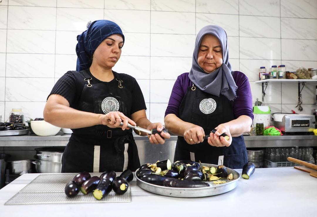 Kadın kooperatiflerinde kış hazırlığı başladı: "Yabancı ve Türk birçok müşterimiz oluyor" 2