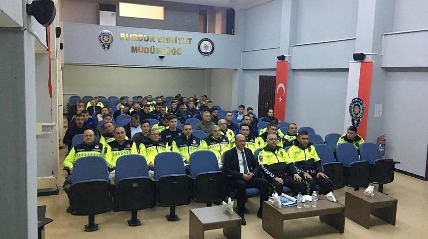 Trafik levhaları sadeleştirilecek