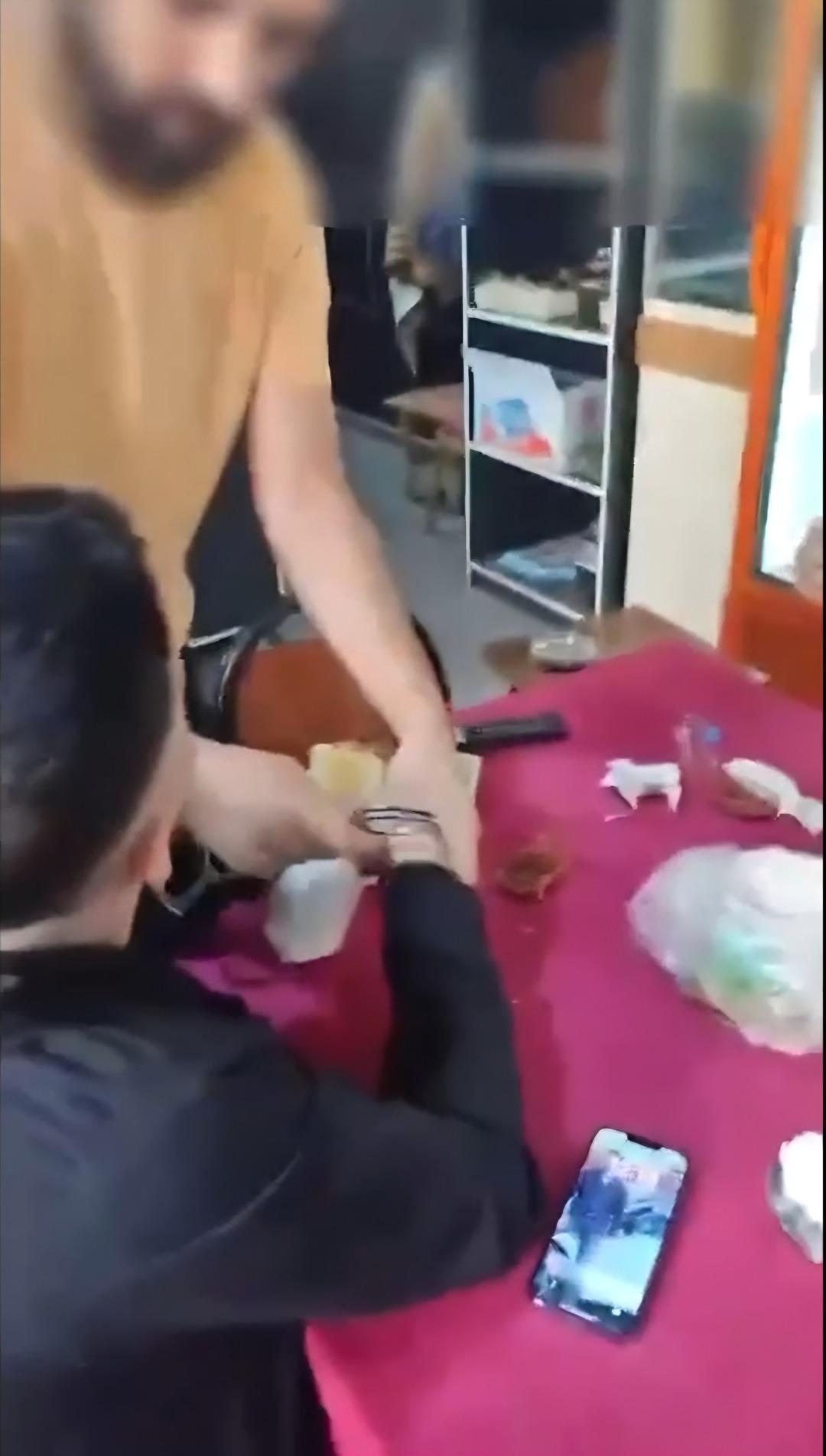 25 yıl hapisle aranıyordu! TikTok ta canlı yayın açtı, sokak tabelası sayesinde yakalandı 3