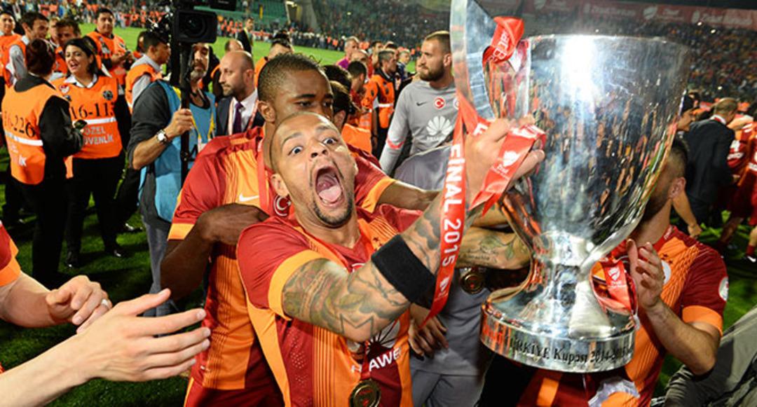 Melo Galatasaray'dan ayrılıyor!
