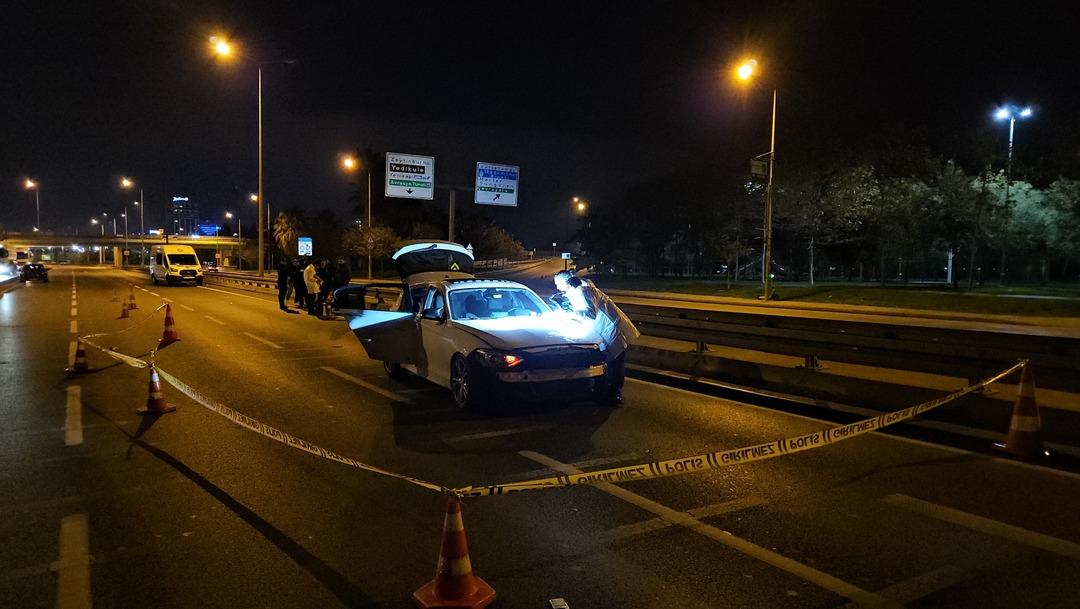 1200xauto Bakırköy'de nefes kesen kovalamaca: 'Dur' ihtarına uymayan sürücü kaza yapınca yakalandı...