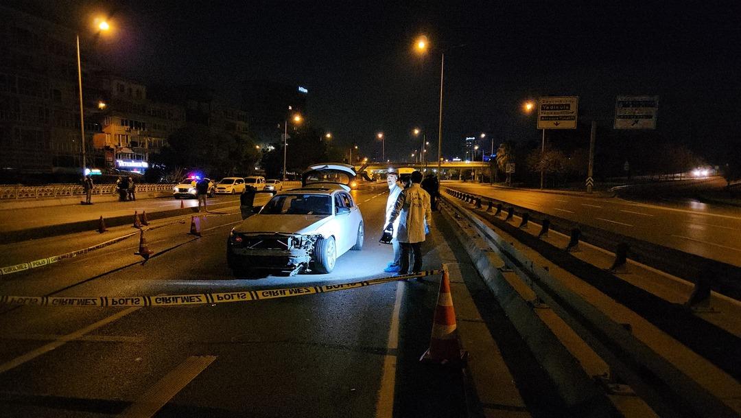 1200xauto Bakırköy'de nefes kesen kovalamaca: 'Dur' ihtarına uymayan sürücü kaza yapınca yakalandı...