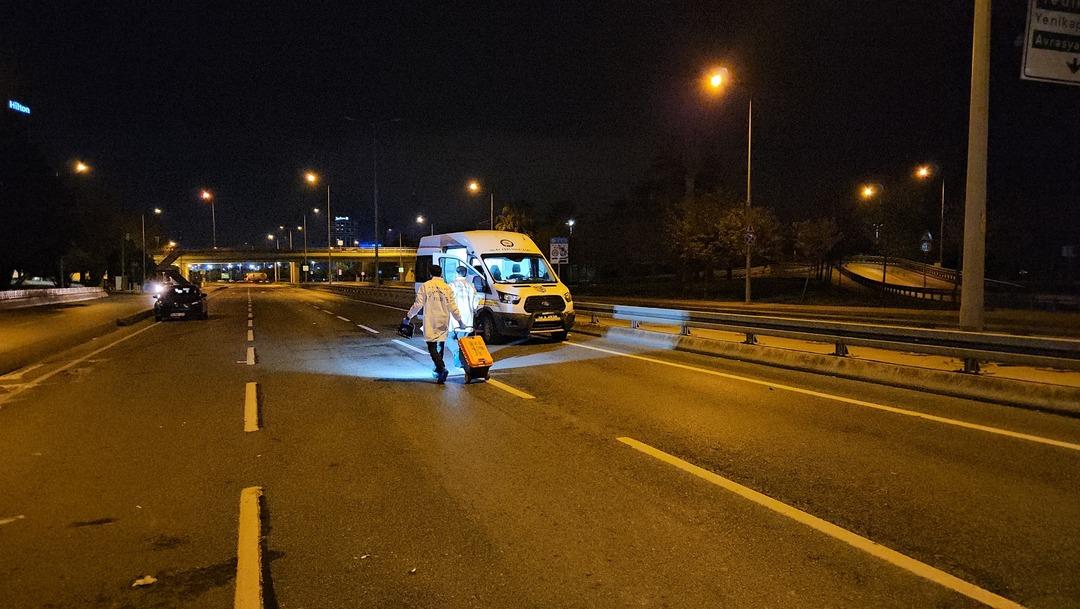 1200xauto Bakırköy'de nefes kesen kovalamaca: 'Dur' ihtarına uymayan sürücü kaza yapınca yakalandı...