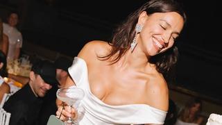 Rus model Irina Shayk yatakta üstsüz selfie çekti! Sosyal medya yıkıldı