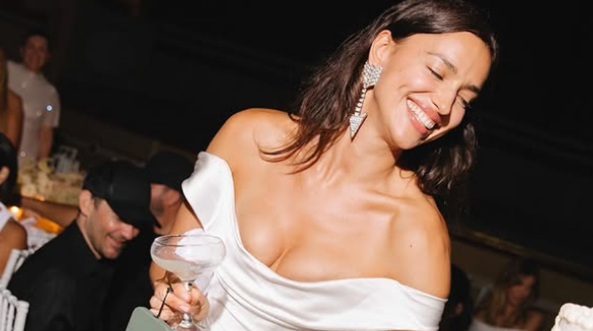 Rus model Irina Shayk yatakta üstsüz selfie çekti! Sosyal medya yıkıldı