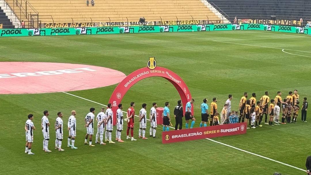 Fenerbahçe nin efsane ismi Alex De Souza Brezilya Serie B de penaltı atışını kaçıran oyuncusuna ateş püskürdü! Sinir küpüne döndü... 3