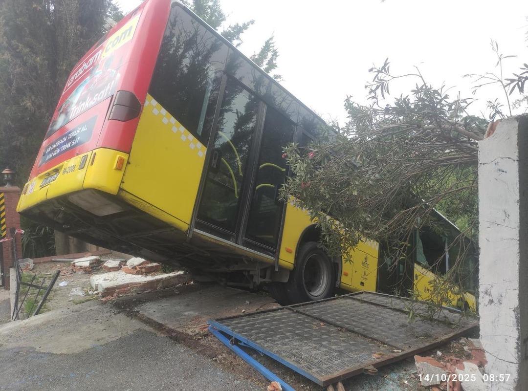Üsküdar da feci kaza: İETT otobüsü kontrolden çıktı! O anlar kamerada 1