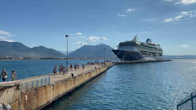 Lüks kruvaziyer Alanya’ya demir attı! Görenleri büyüledi 7