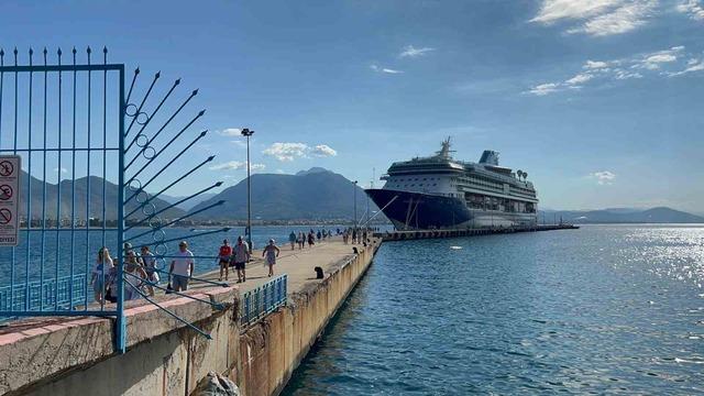 Lüks kruvaziyer Alanya’ya demir attı! Görenleri büyüledi 1
