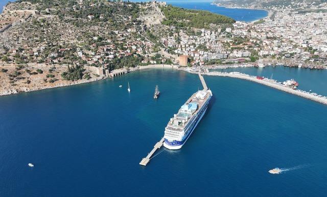 Lüks kruvaziyer Alanya’ya demir attı! Görenleri büyüledi 4
