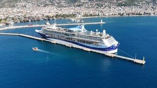 Lüks kruvaziyer Alanya’ya demir attı! Görenleri büyüledi