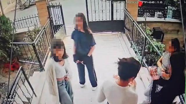 Akran zorbalığının böylesi! 5 kız çocuğu ellerinde bıçakla kapıya dayandı... Hayati tehlikesi olduğu için okula gönderemiyorum