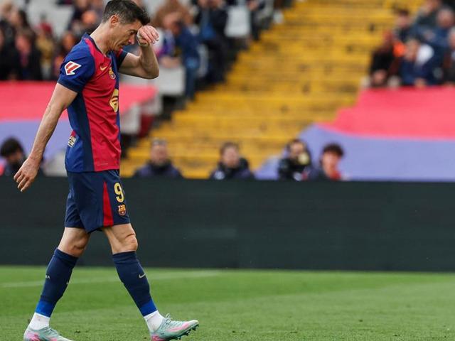 Barcelona'ya yıldız oyuncudan kötü haber! Polonyalı golcü Lewandowski'nin sol uyluk kasında yırtık tespit edildi...
