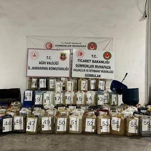 İran'dan gelen otobüste 1 ton sıvı metamfetamin ele geçirildi
