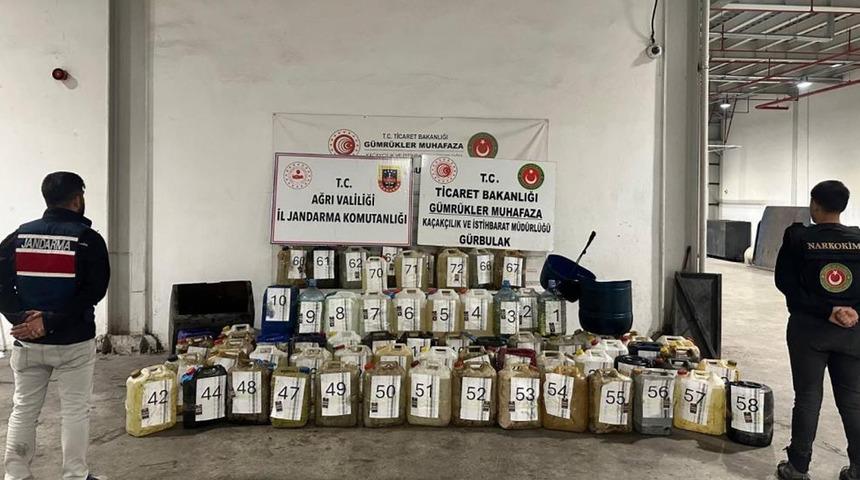 İran'dan gelen otobüste 1 ton sıvı metamfetamin ele geçirildi