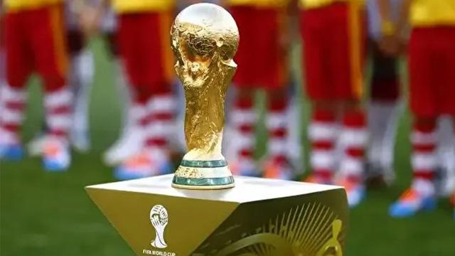 Dünya Kupası yolunda bir tarih yazılıyor! 155 bin nüfuslu bir ada Fenerbahçe'nin eski hocası Dick Advocaat ile zafere koşuyor...