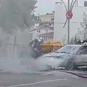 Seyir halindeki otomobilin motorunda yangın