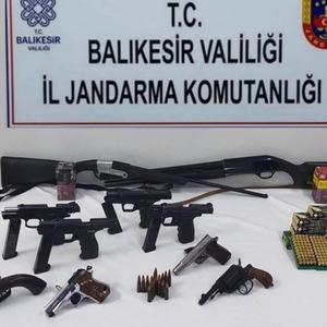 Balıkesir'de kaçakçılık operasyonu: 18 şüpheli yakalandı